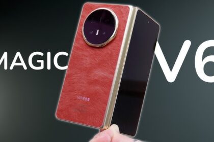 هاتف Honor Magic V6 القابل للطي بظهر أحمر ذو ملمس بارز ووحدة كاميرا دائرية